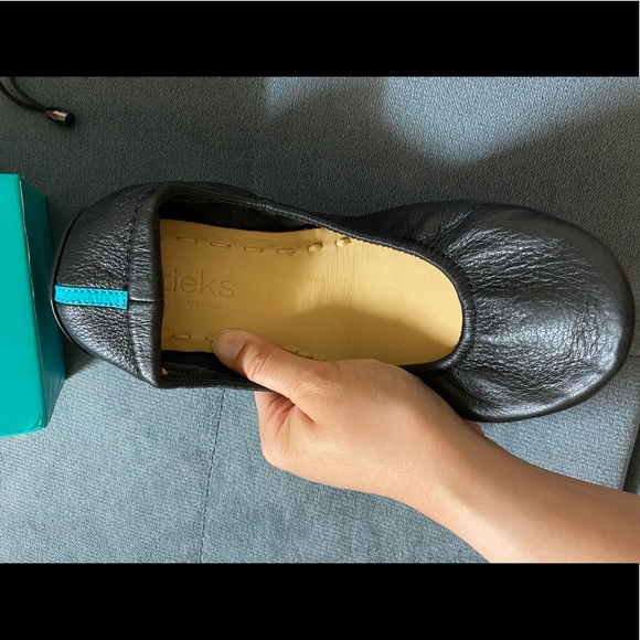 Tieks Matte Black Flats Size 7 NWT - Picture 6 of 11
